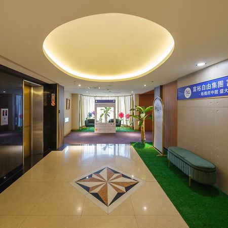 Rich & Free Hotel - Fuzhong 富逸旅趣-板橋府中館 Taipei Eksteriør billede