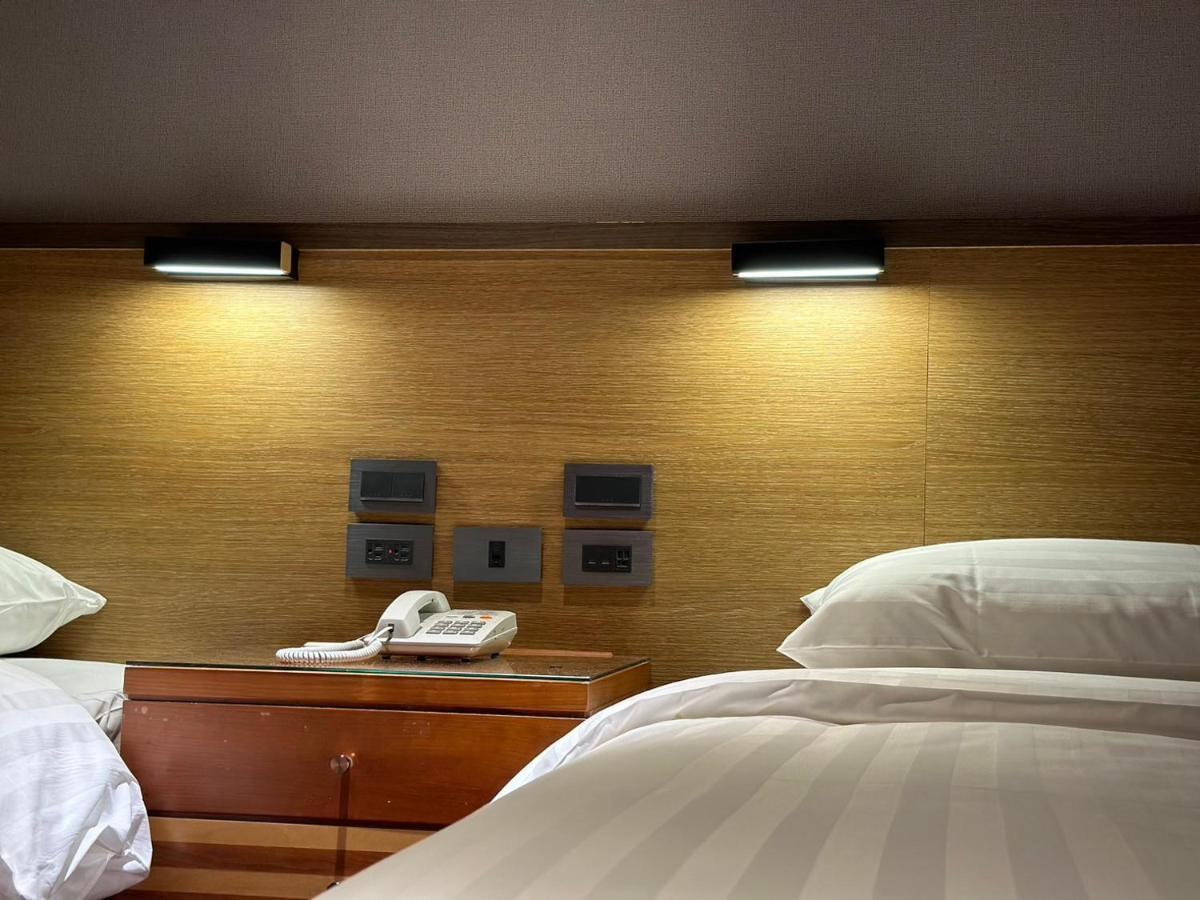 Rich & Free Hotel - Fuzhong 富逸旅趣-板橋府中館 Taipei Eksteriør billede