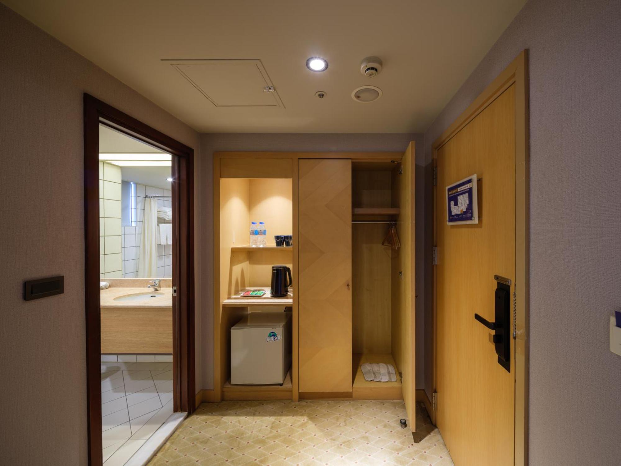 Rich & Free Hotel - Fuzhong 富逸旅趣-板橋府中館 Taipei Eksteriør billede