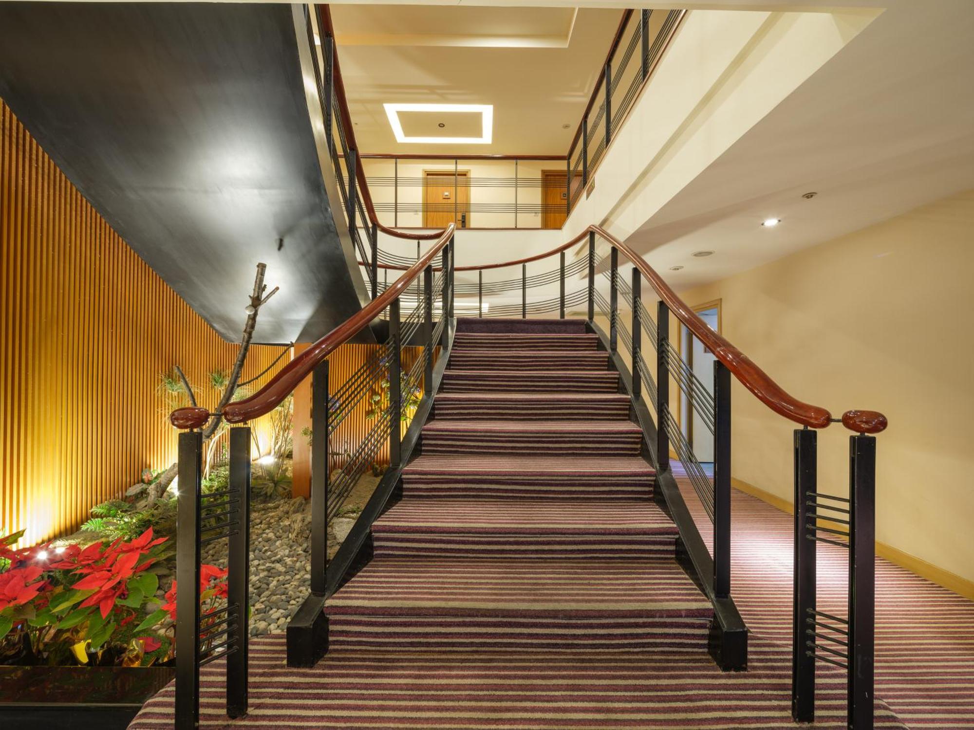 Rich & Free Hotel - Fuzhong 富逸旅趣-板橋府中館 Taipei Eksteriør billede