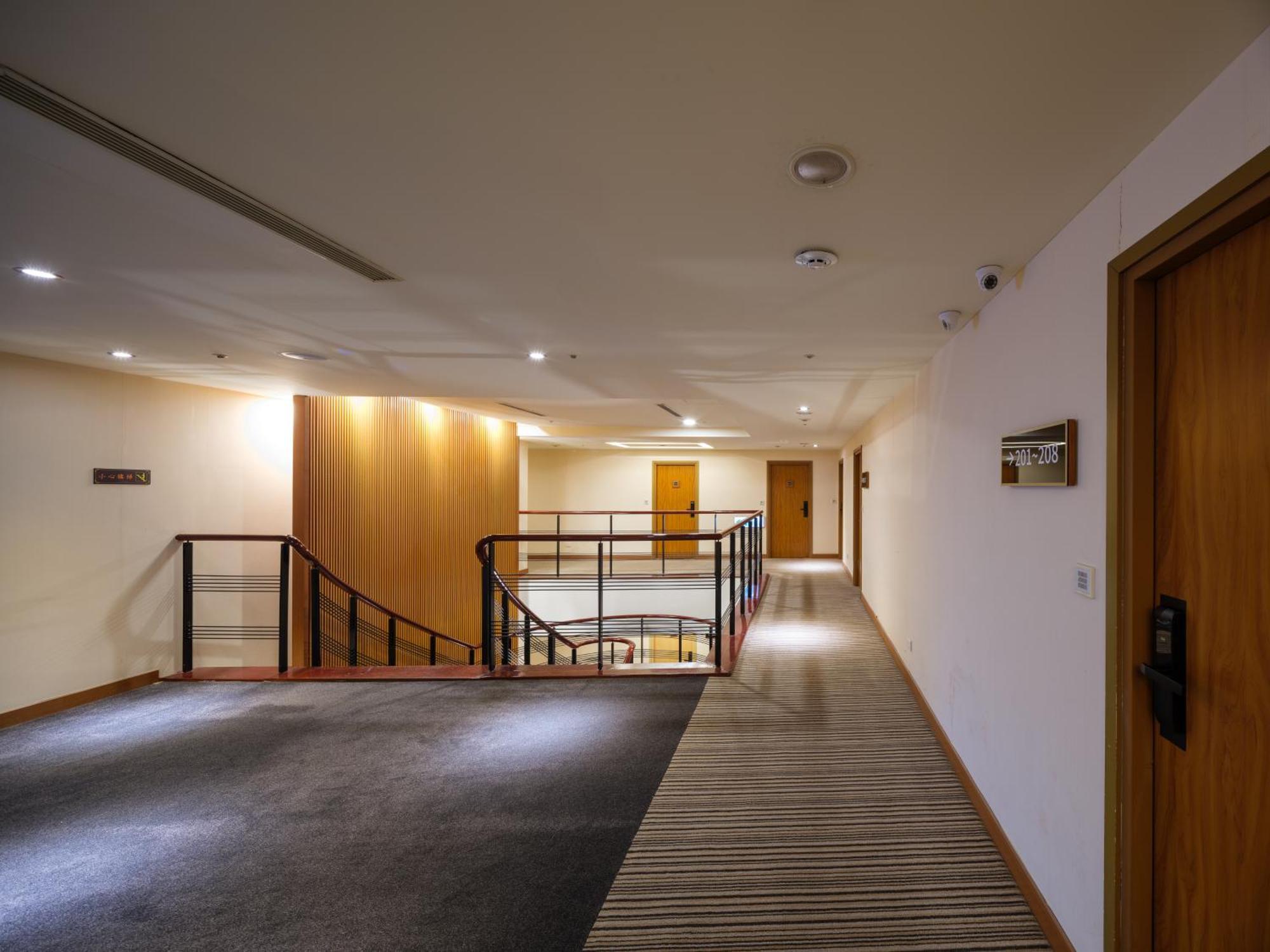 Rich & Free Hotel - Fuzhong 富逸旅趣-板橋府中館 Taipei Eksteriør billede