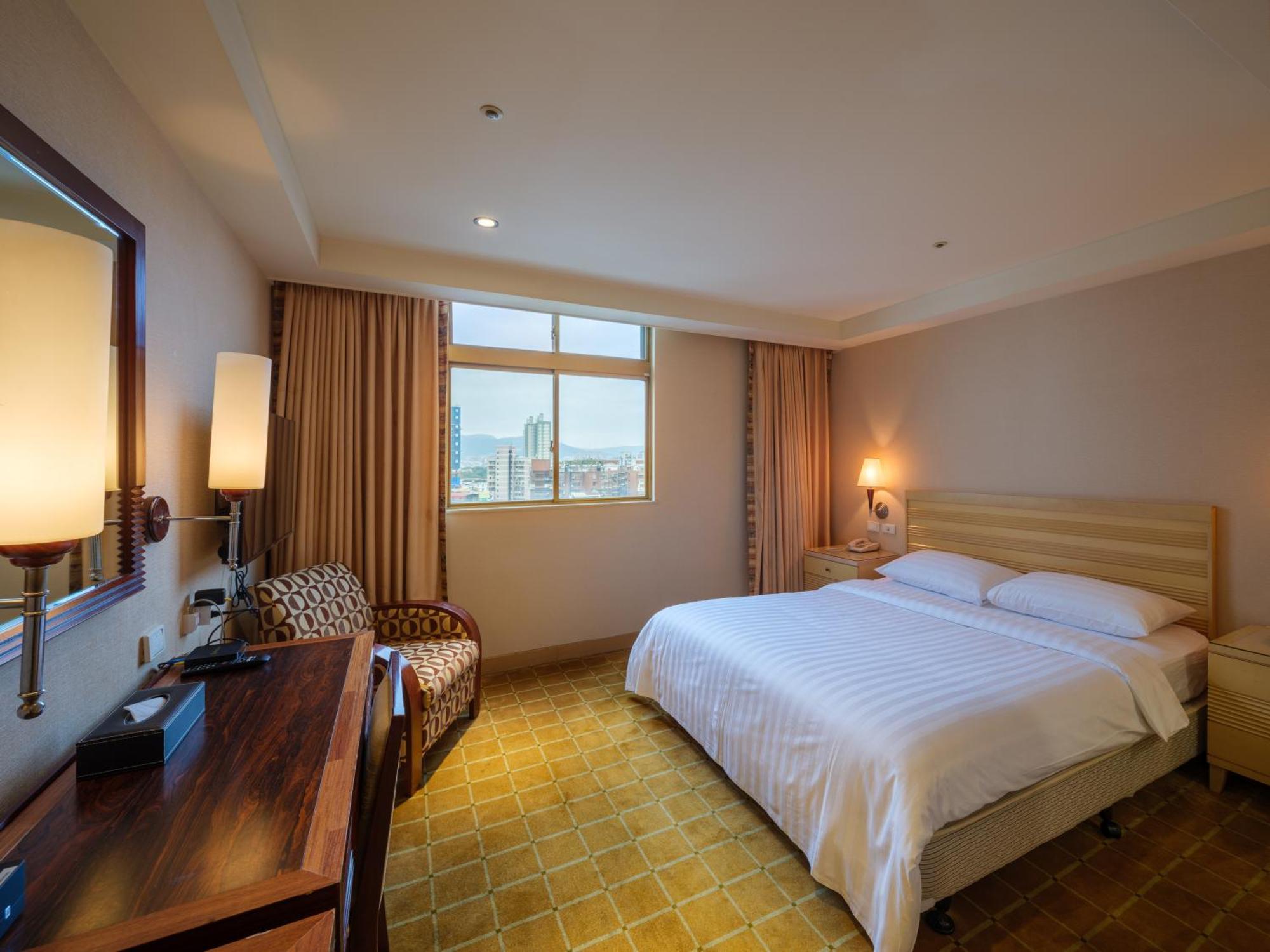 Rich & Free Hotel - Fuzhong 富逸旅趣-板橋府中館 Taipei Eksteriør billede