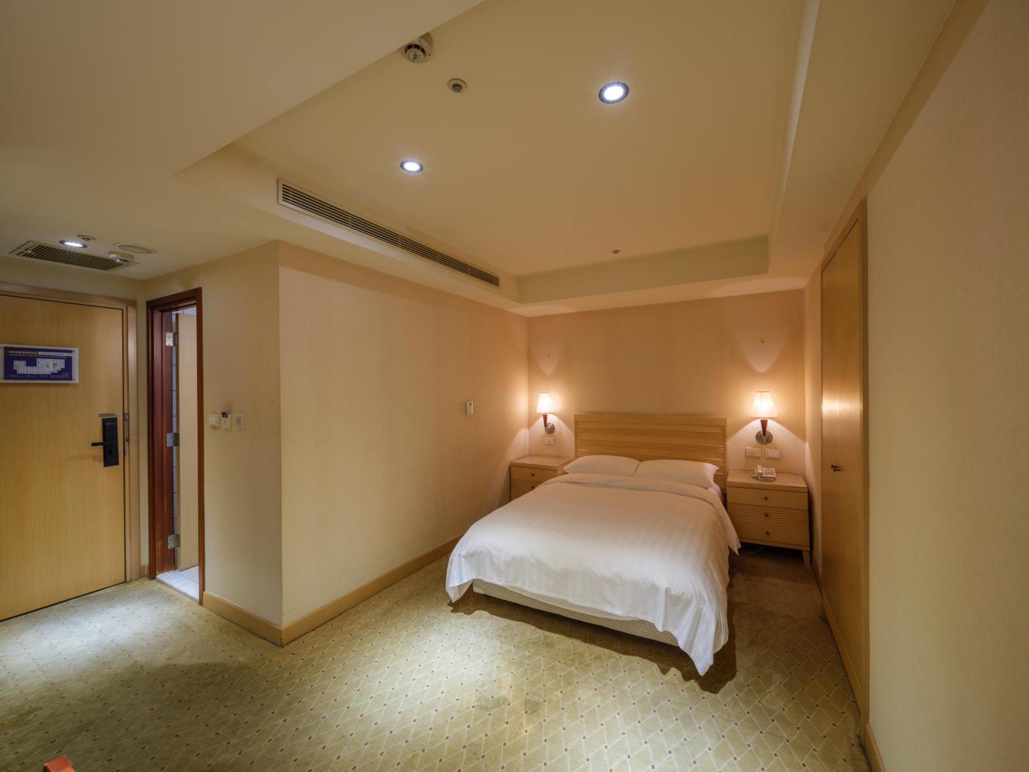 Rich & Free Hotel - Fuzhong 富逸旅趣-板橋府中館 Taipei Eksteriør billede