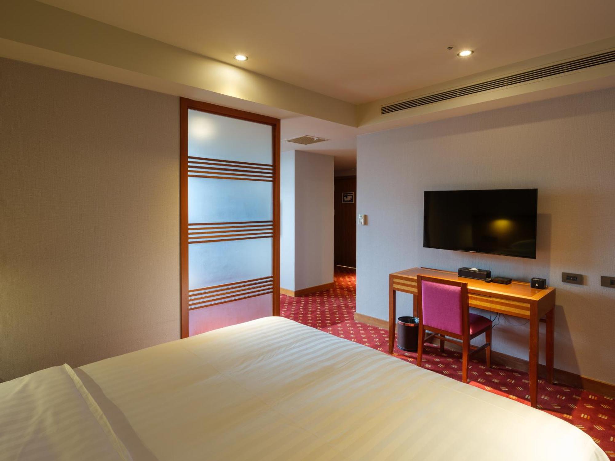 Rich & Free Hotel - Fuzhong 富逸旅趣-板橋府中館 Taipei Eksteriør billede