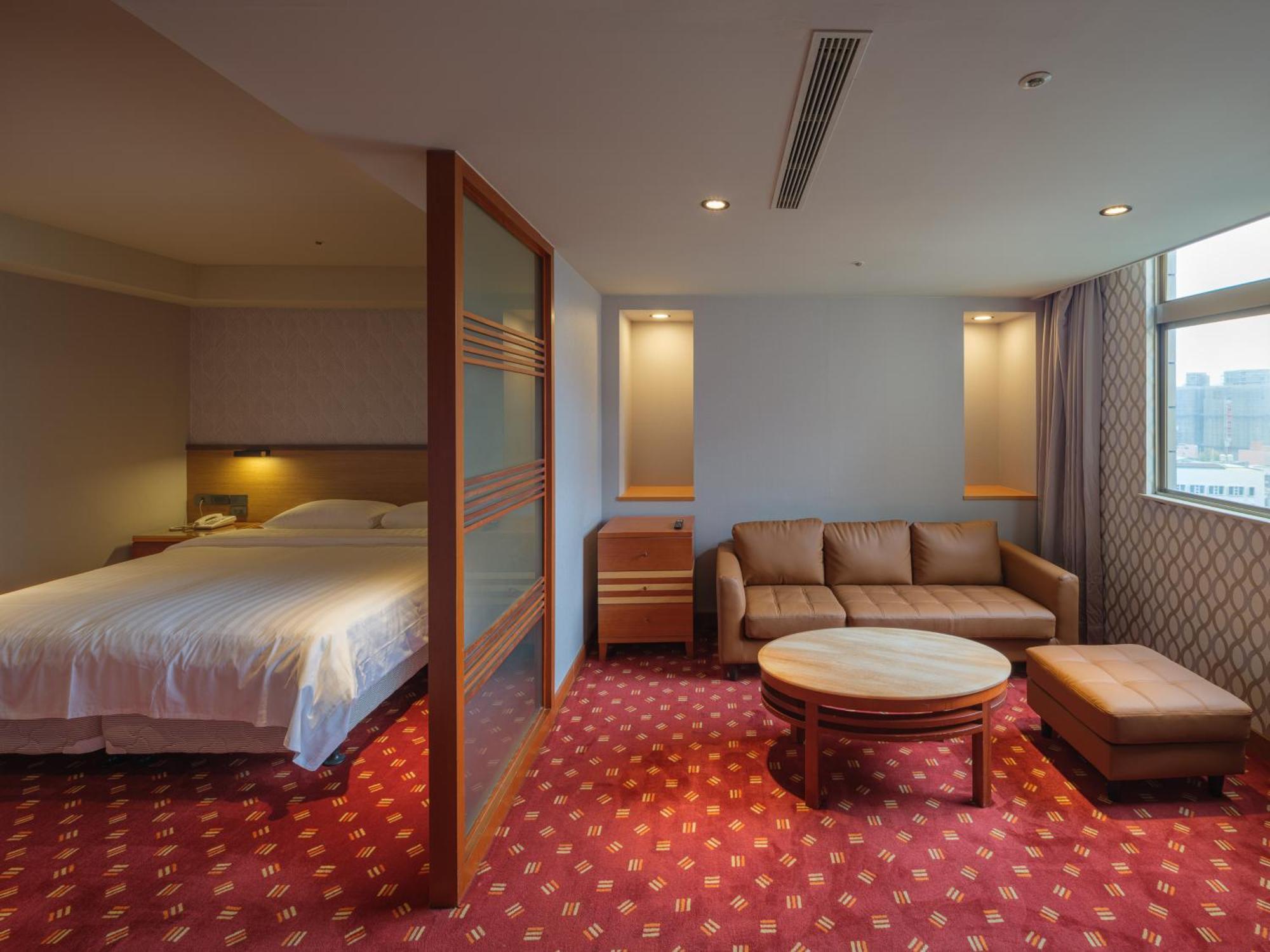 Rich & Free Hotel - Fuzhong 富逸旅趣-板橋府中館 Taipei Eksteriør billede